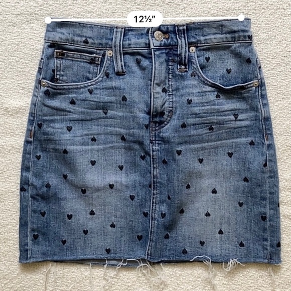 Madewell Stretch Denim Straight Skirt: Heart Print Edition Size 25 - Picture 15 of 17